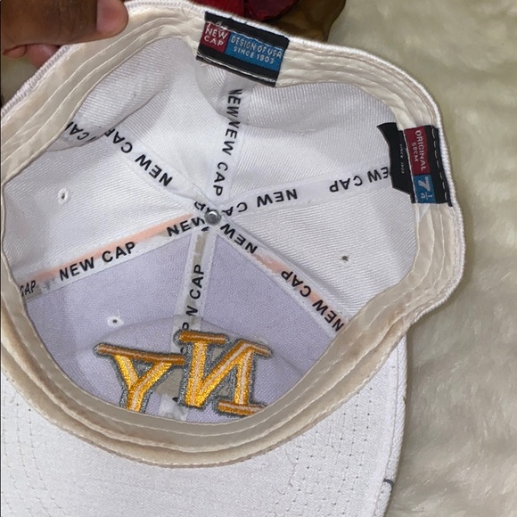 White & gold hat - Picture 3 of 5